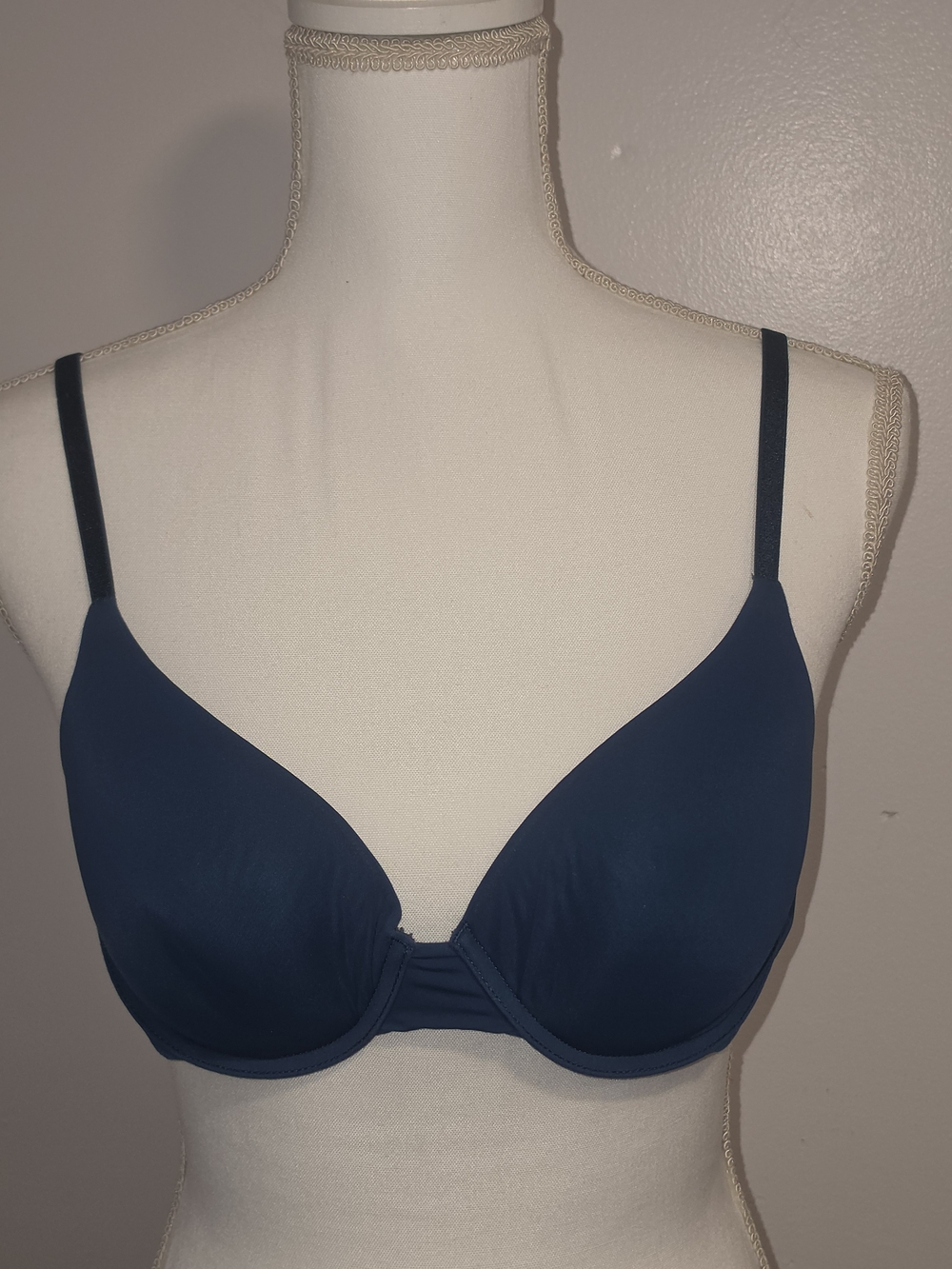 Victoria's Secret Navy Smooth T-Shirt Lightly Lined Demi Bra Size 36B